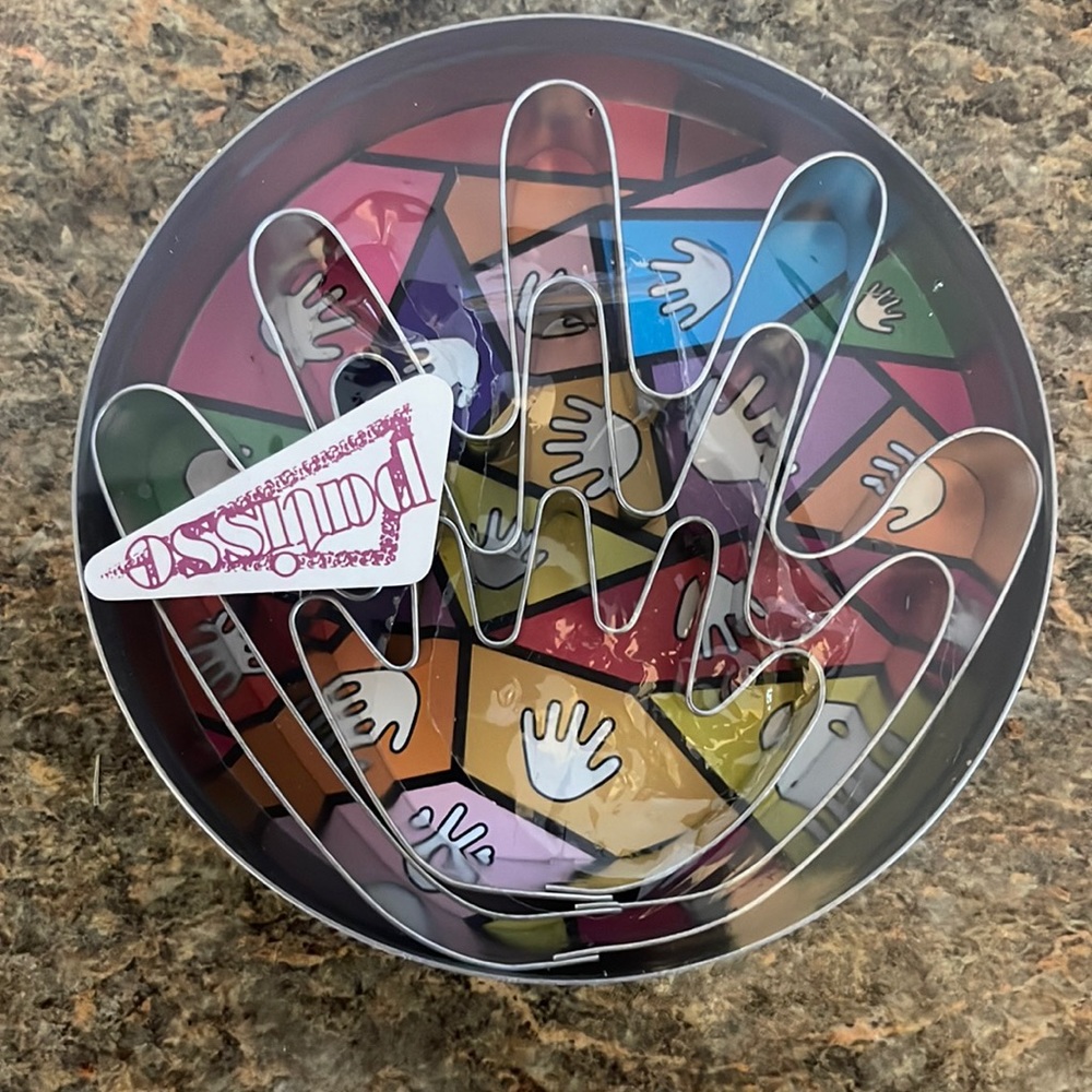 NEW Metal Cookie Cutter Set (3Hands L,M,S) in Circle Tin